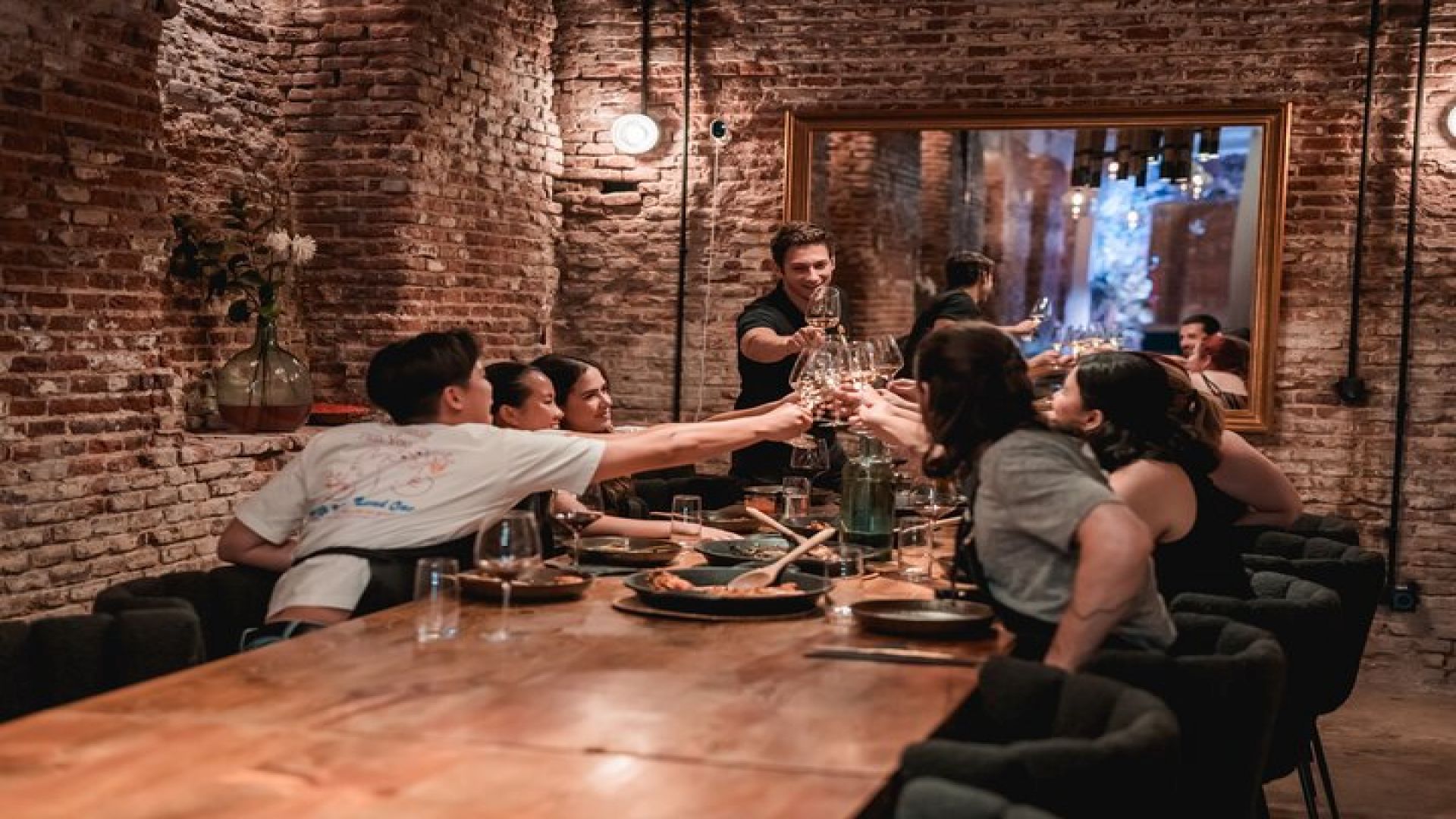 Paella Cooking Class in Madrid with Bottomless Wine Pairing