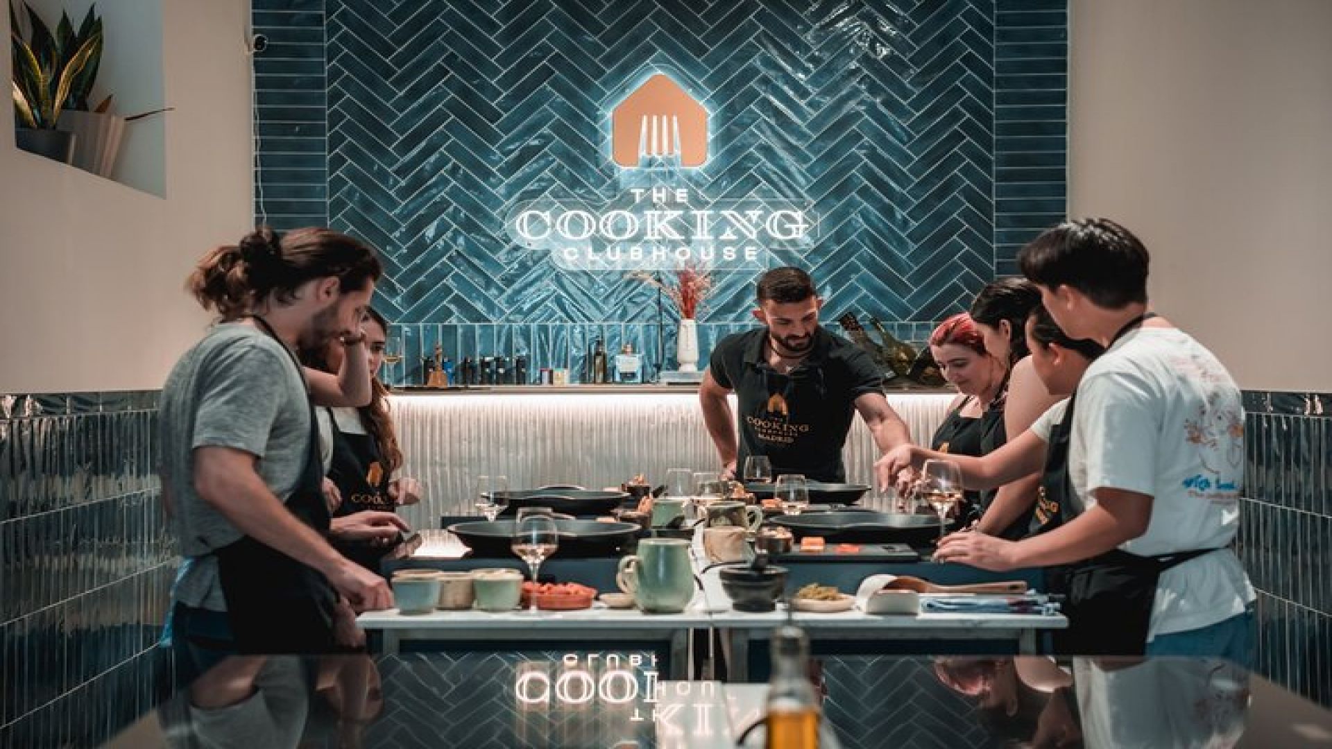 Paella Cooking Class in Madrid with Bottomless Wine Pairing