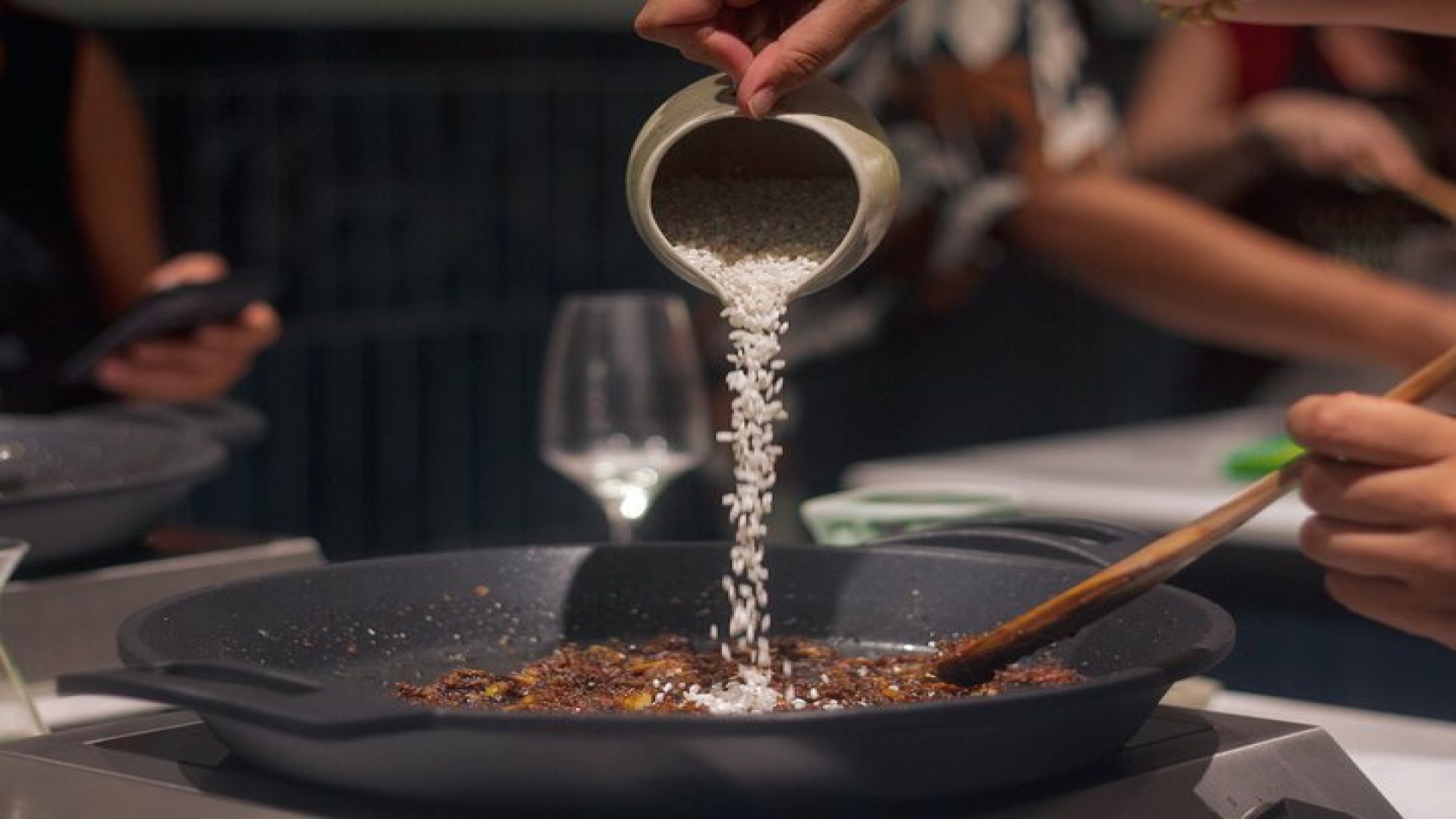 Paella Cooking Class in Madrid with Bottomless Wine Pairing