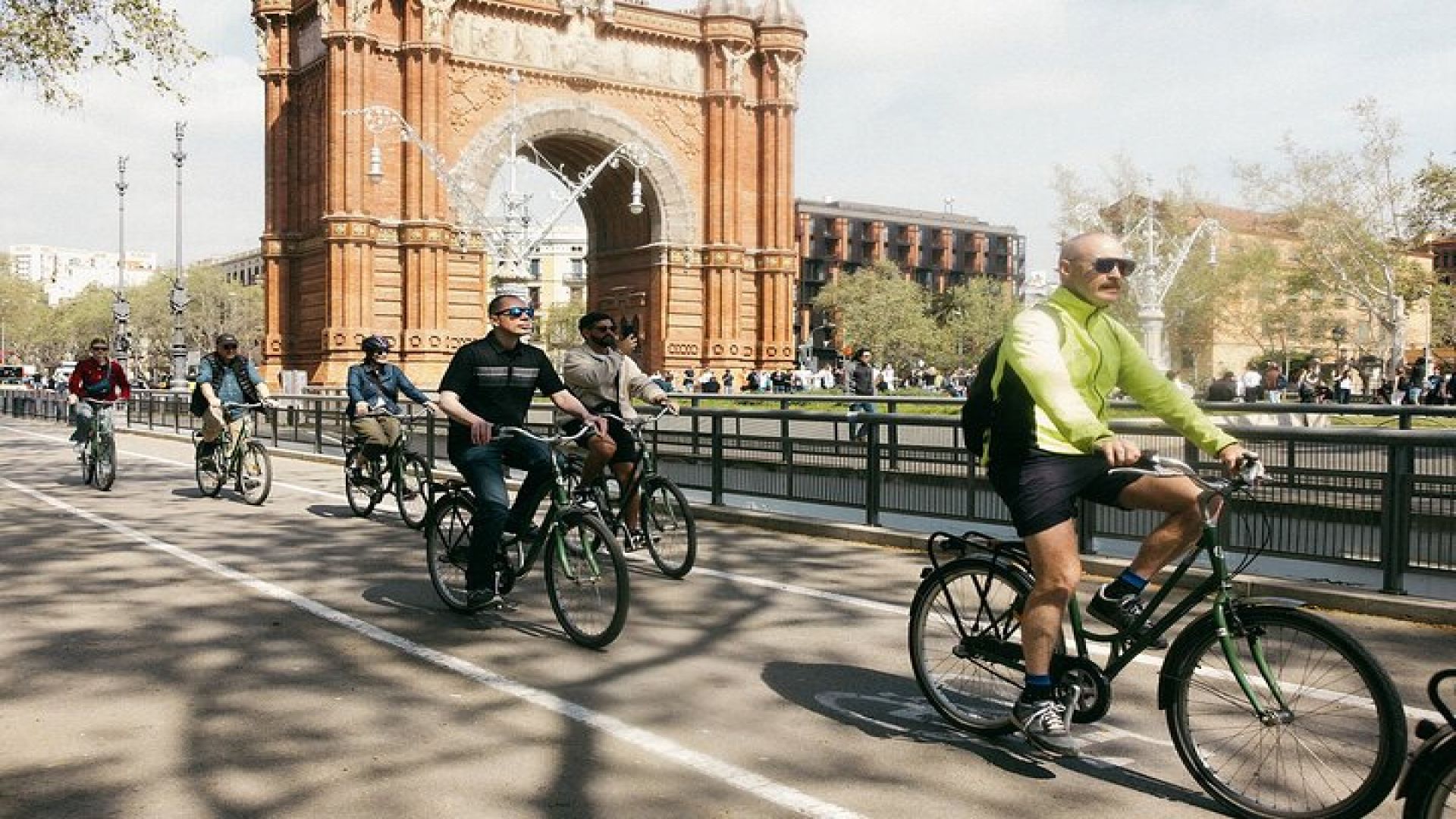 Barcelona 3-hour Bike Tour: Highlights and Hidden Gems