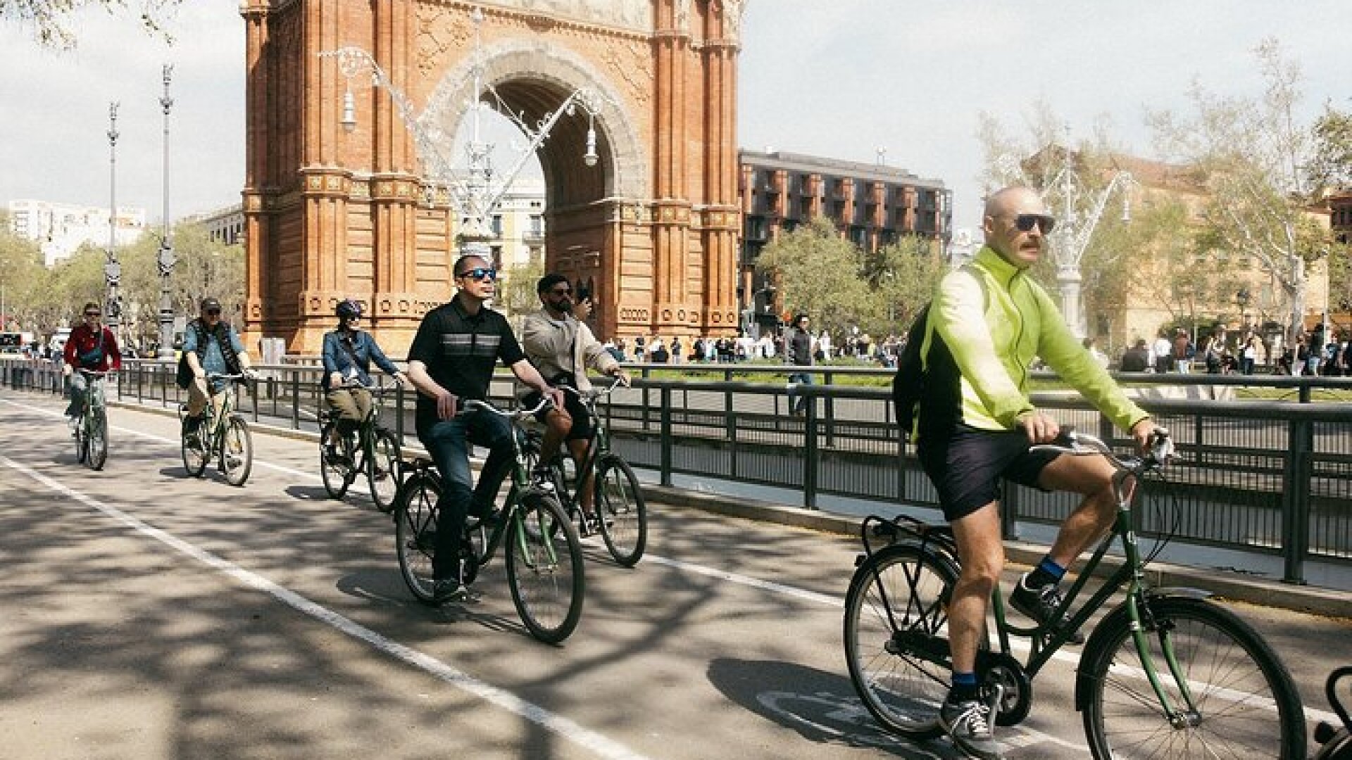 Barcelona 3-hour Bike or E-Bike Tour: Highlights and Hidden Gems