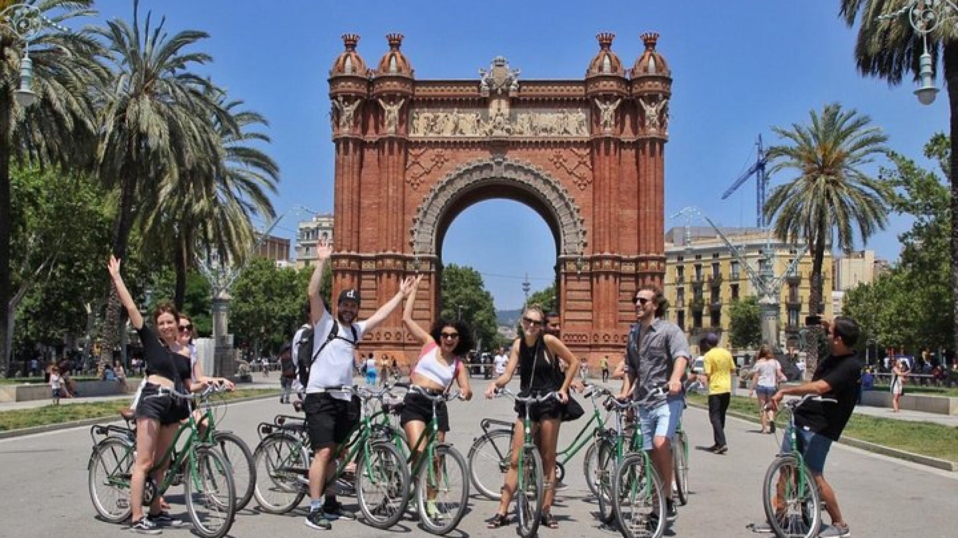Barcelona 3-hour Bike or E-Bike Tour: Highlights and Hidden Gems