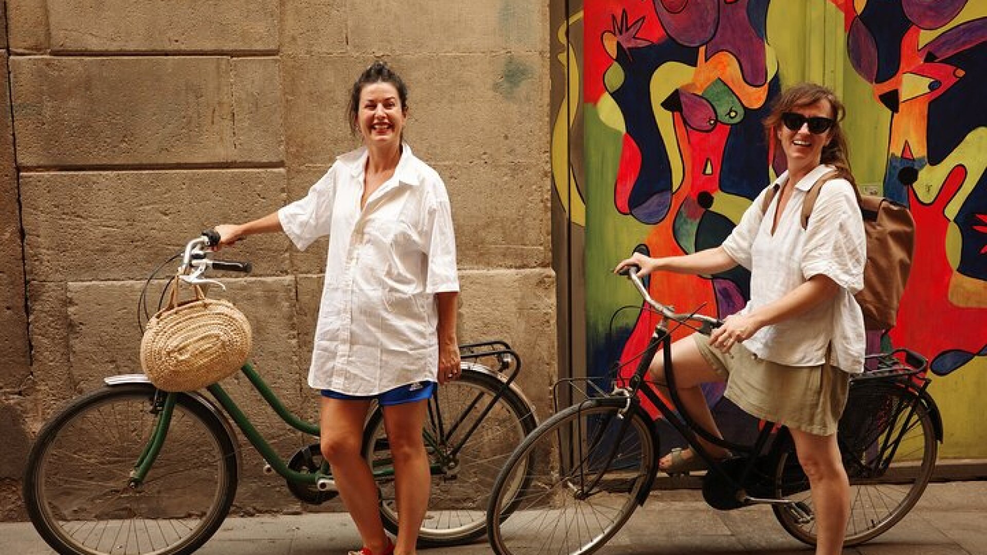 Barcelona 3-hour Bike or E-Bike Tour: Highlights and Hidden Gems