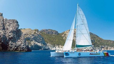Catamaran Cruise from Port d\'Alcudia with Lunch and Swim Stop