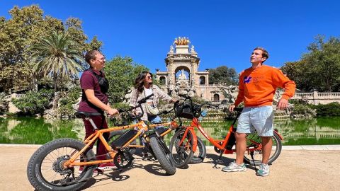 Barcelona 20 Best Sights with Local Guide on Bike/E-Bike