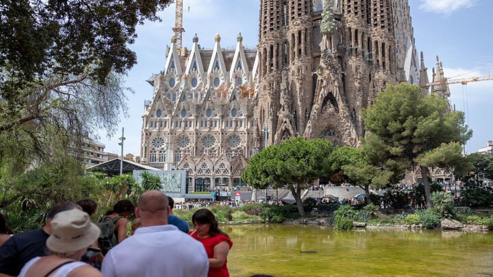 Barcelona 20 Best Sights with Local Guide on Bike/E-Bike