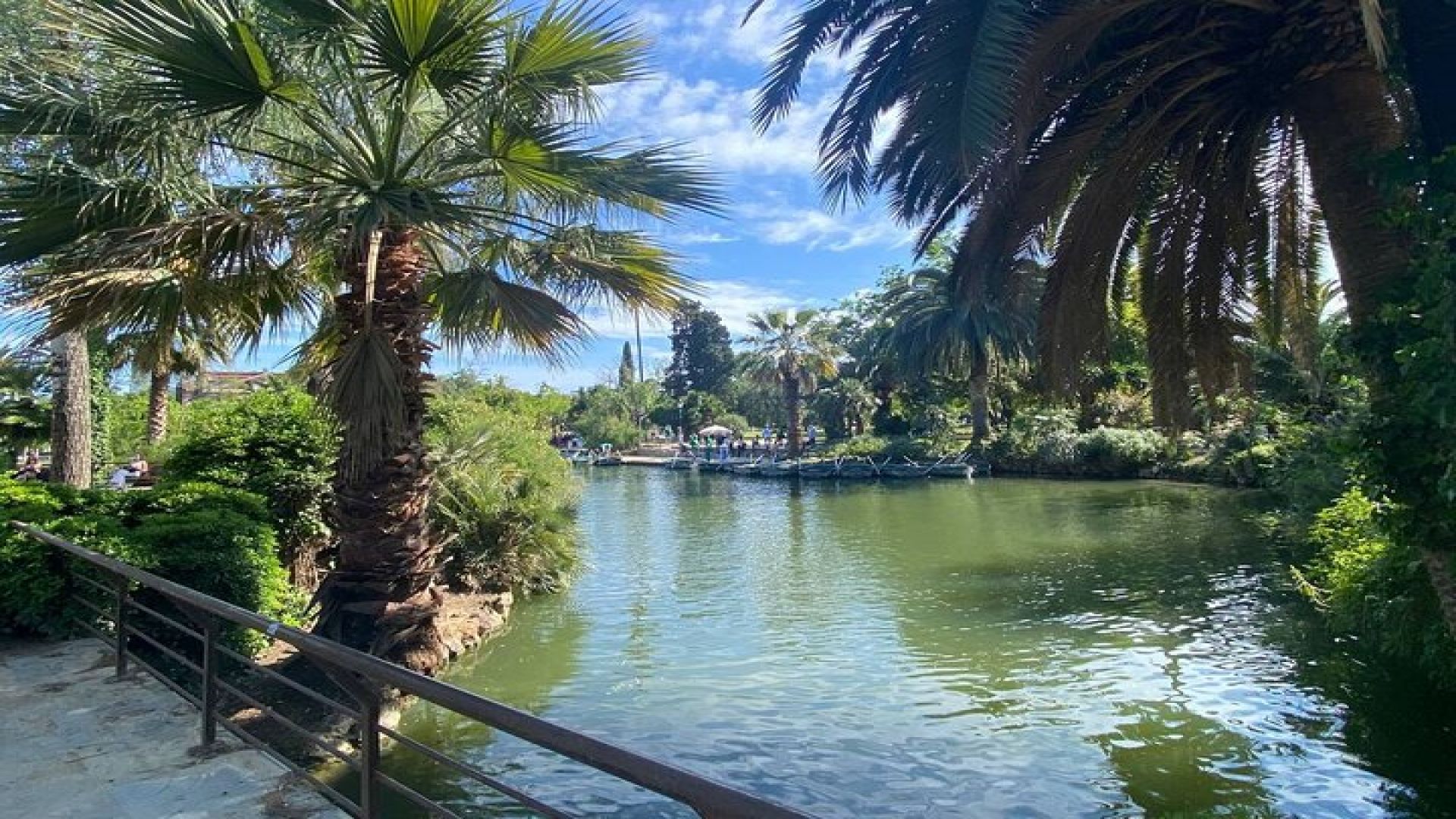 Barcelona 20 Best Sights with Local Guide on Bike/E-Bike