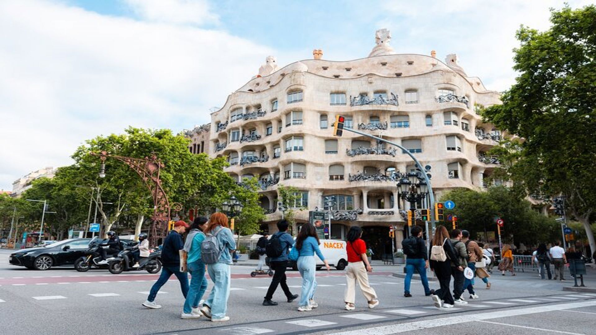 Barcelona Gaudi Houses Tour: Casa Vicens, Pedrera & Casa Batlló