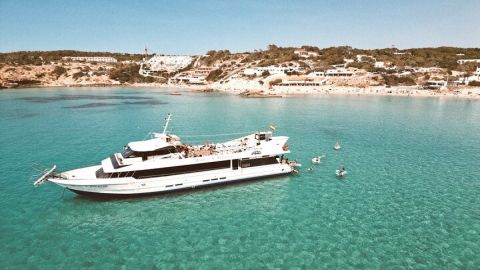 5 Hour Adults Ibiza Boat Trip + lunch, 6 drinks, SUP Boards & DJ