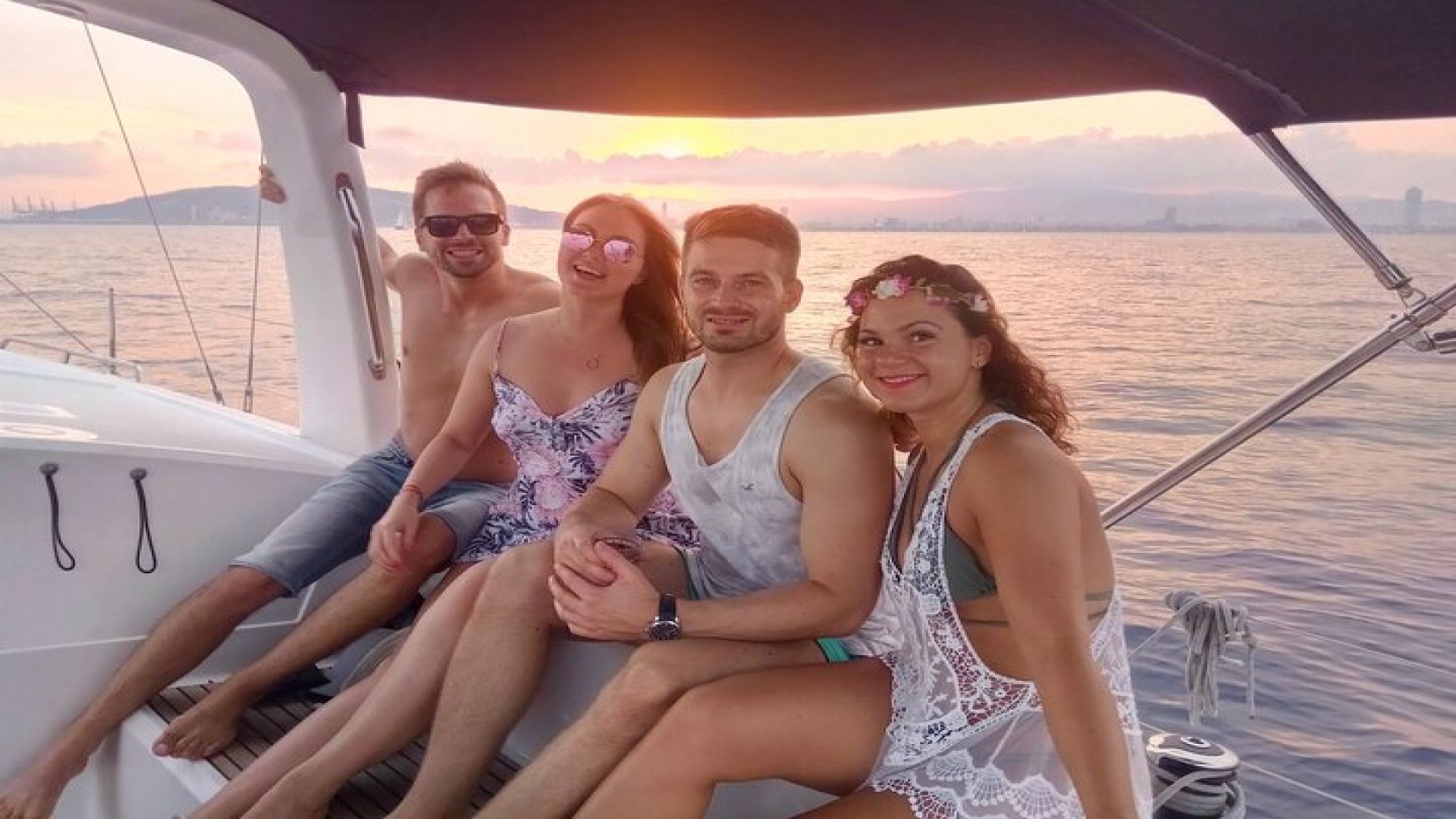 Barcelona Sensational Sunset Tour with Open Bar and Snacks