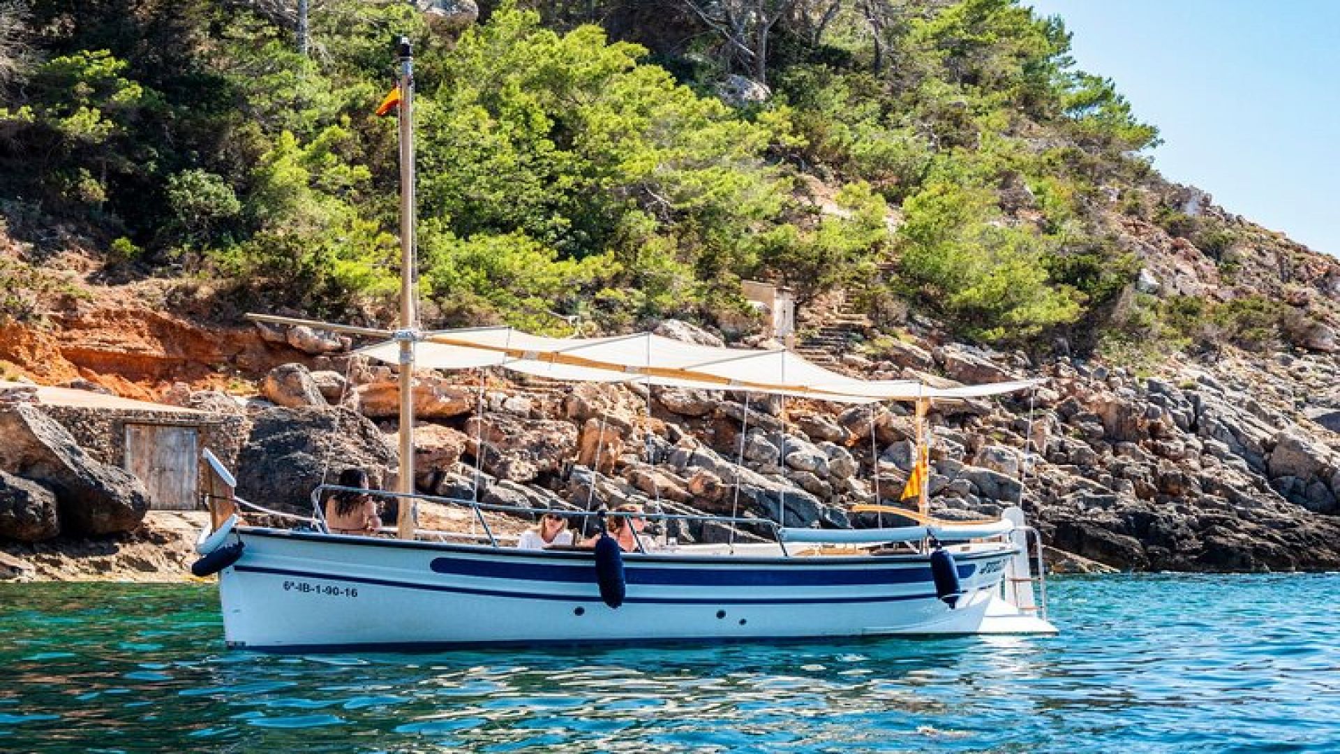 Private 4-hour Mediterranean Boat Tour in Ibiza with Snorkeling