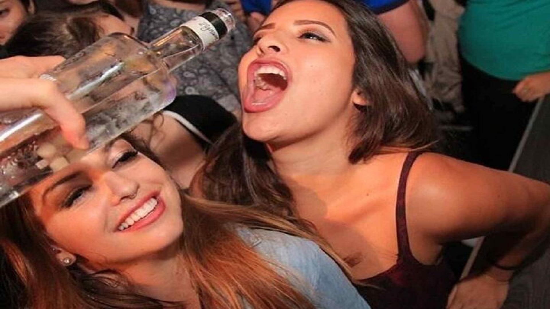 Pub Crawl Barcelona by EVOLVE The BEST night experience