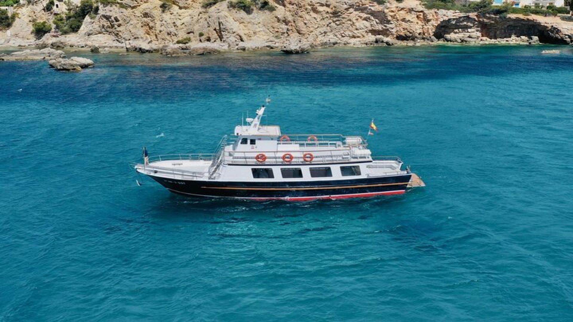 Boat tour of the Bay of Palma with snorkeling and drink