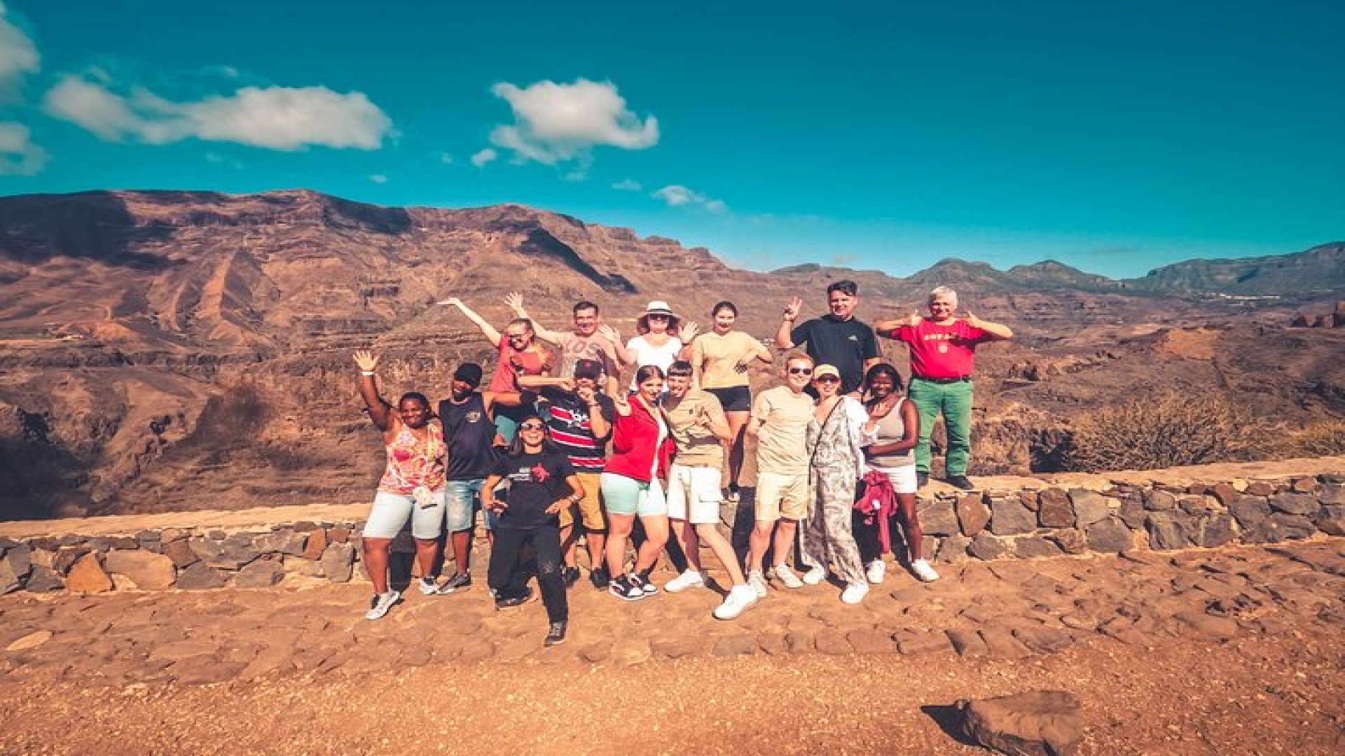 The Red Canyon Tour - Small Group Trip with Local Food Tasting ツ