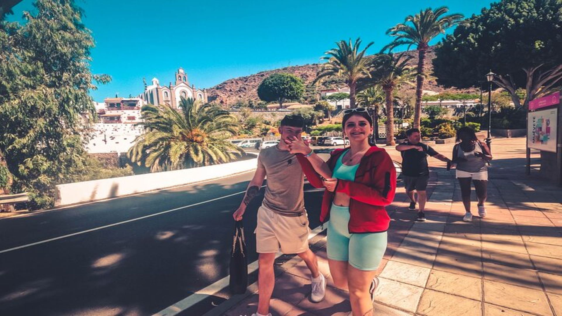 The Red Canyon Tour - Small Group Trip with Local Food Tasting ツ