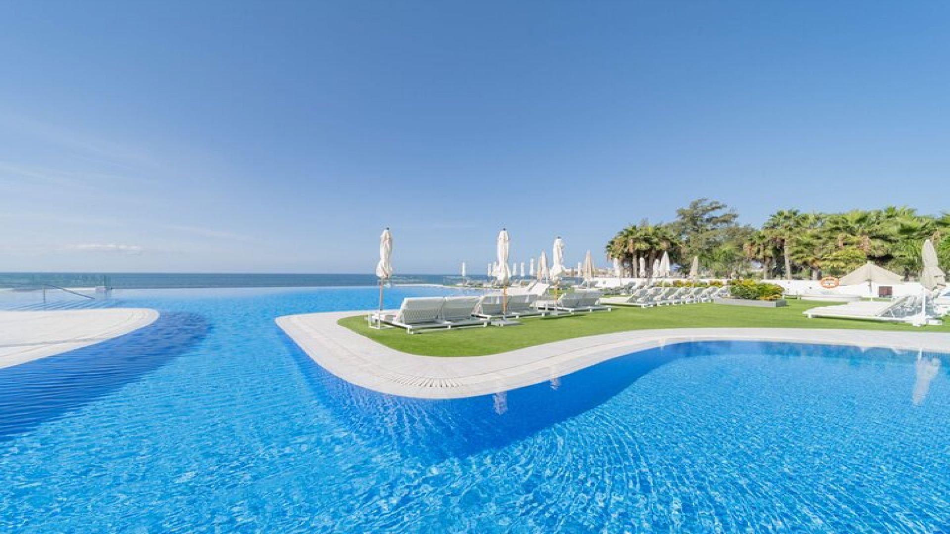 Full Day Ticket at Perchel Beach Club with Lunch