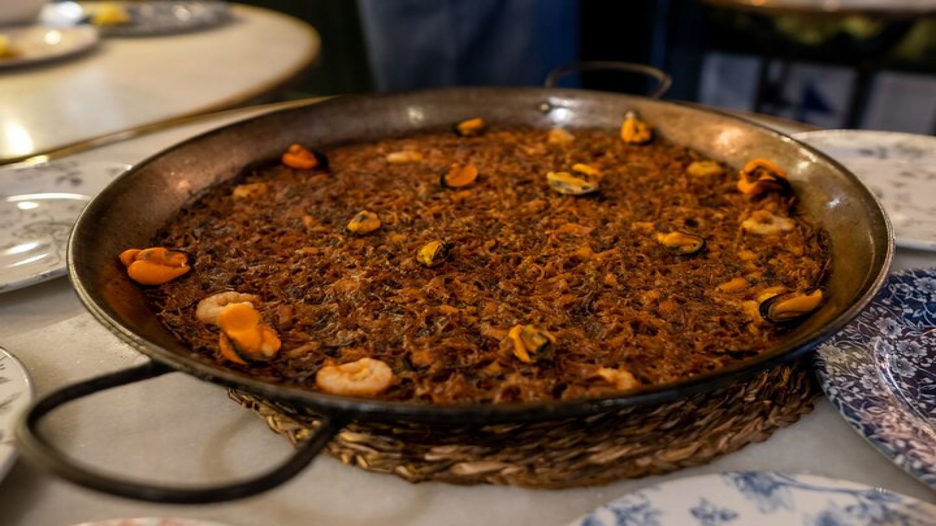 Barcelona Side Streets Tapas & Wine Tour