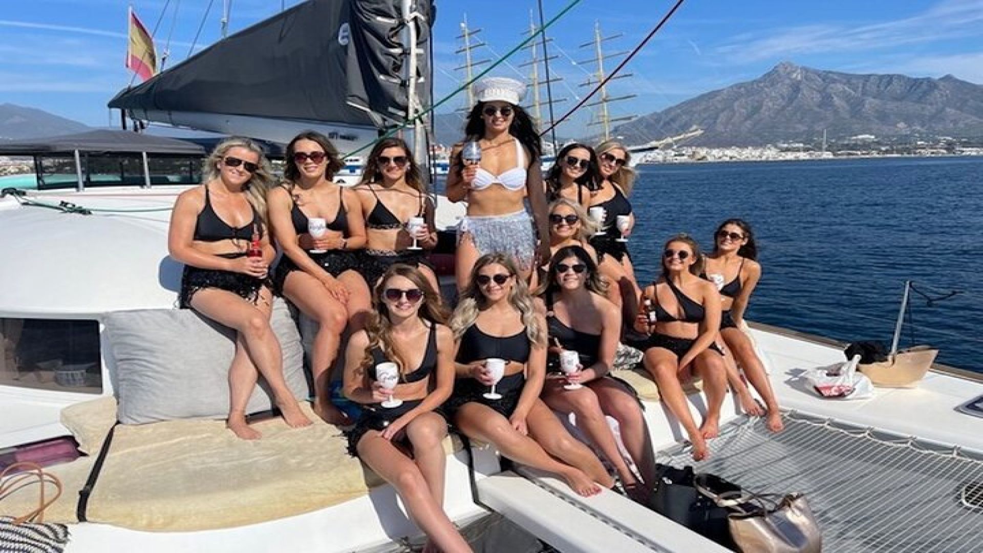  Benalmádena: Sailing and Dolphin Watching with Snacks and Drinks