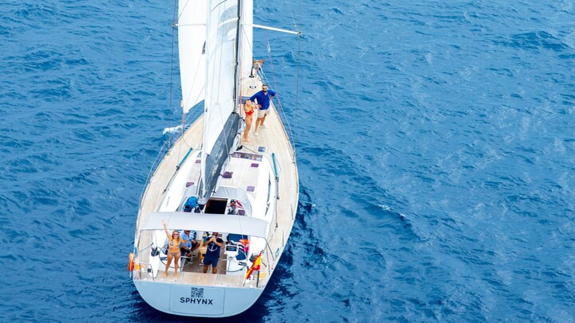 Barcelona Luxury Yacht Cruise – Day or Sunset, Open Bar & Snacks