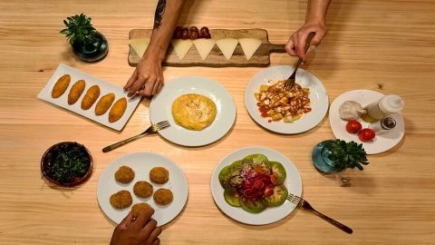 Authentic spanish tapas cooking class in barcelona 