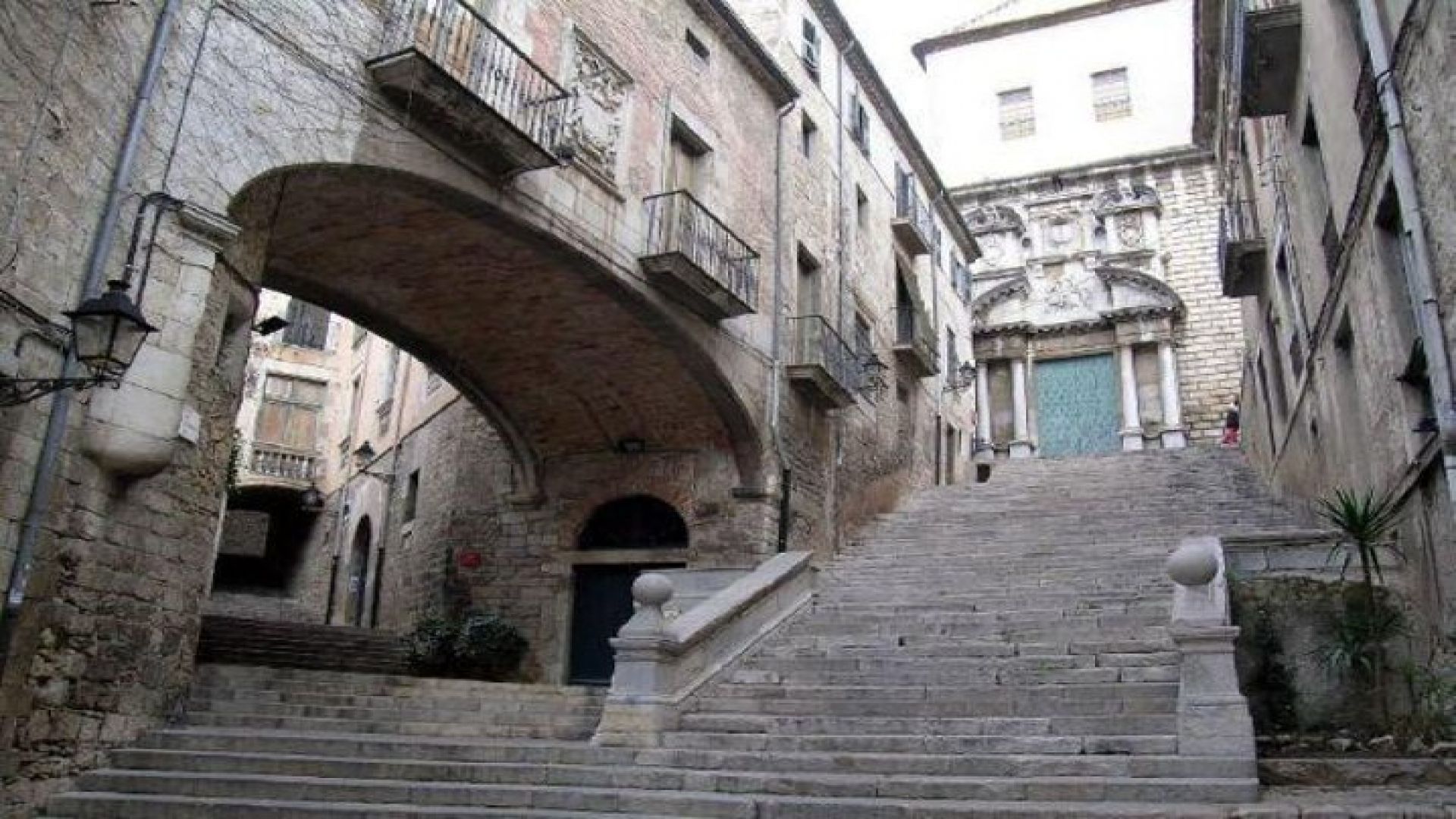Half-Day Game Of Thrones Walking Tour in Girona with a Guide