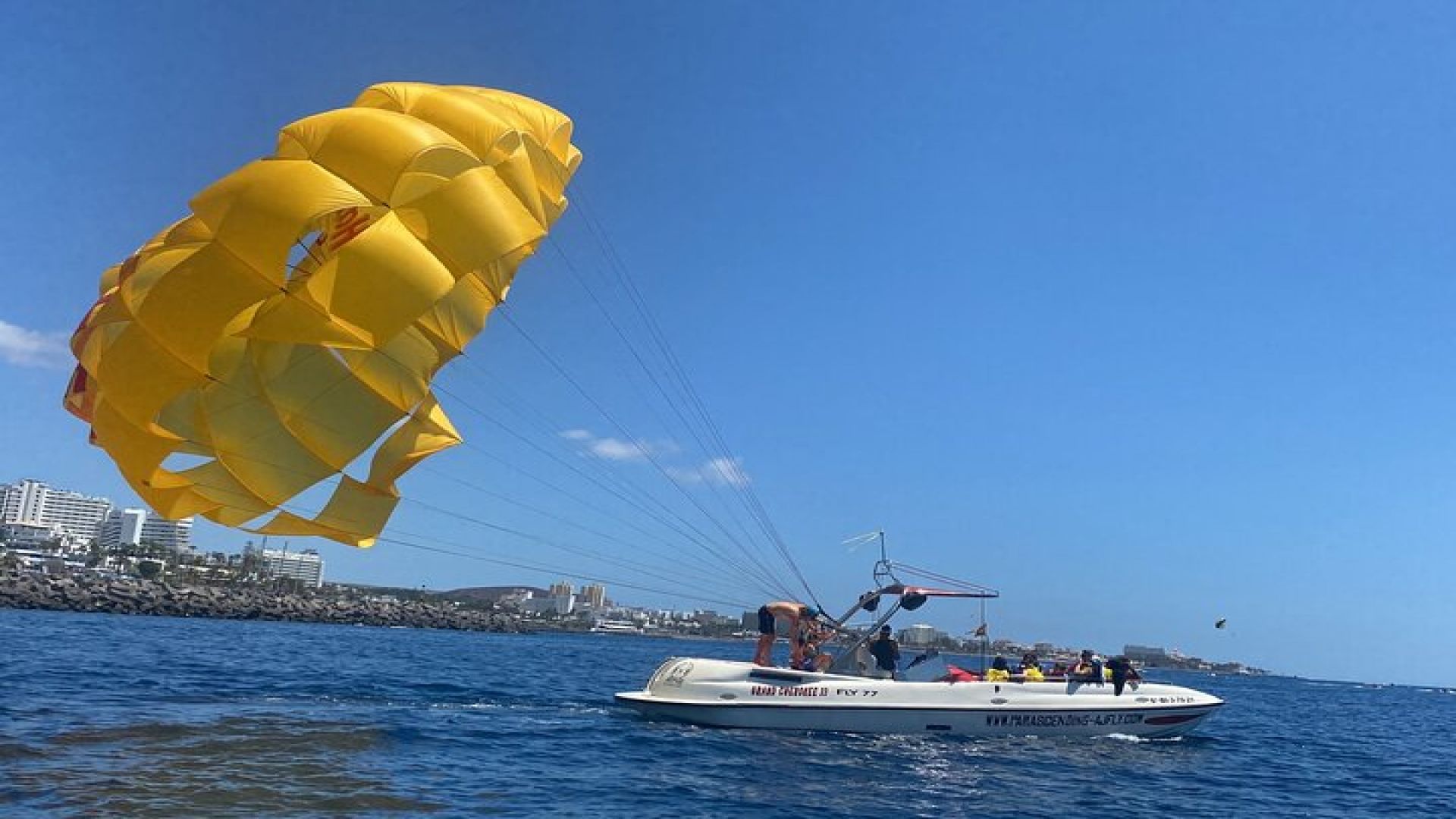 Parasailing flights on the coast of Adeje in Tenerife