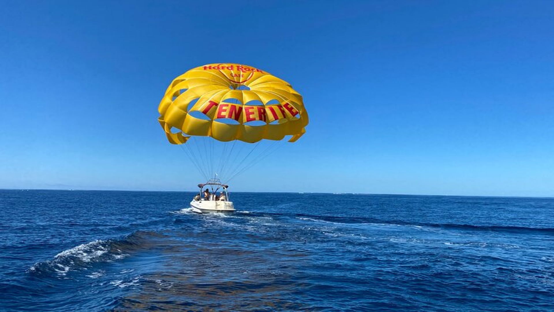 Parasailing flights on the coast of Adeje in Tenerife