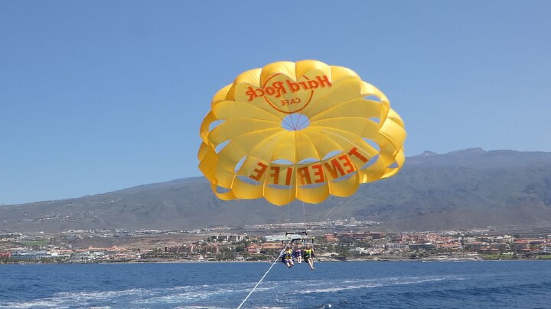 Parasailing flights on the coast of Adeje in Tenerife
