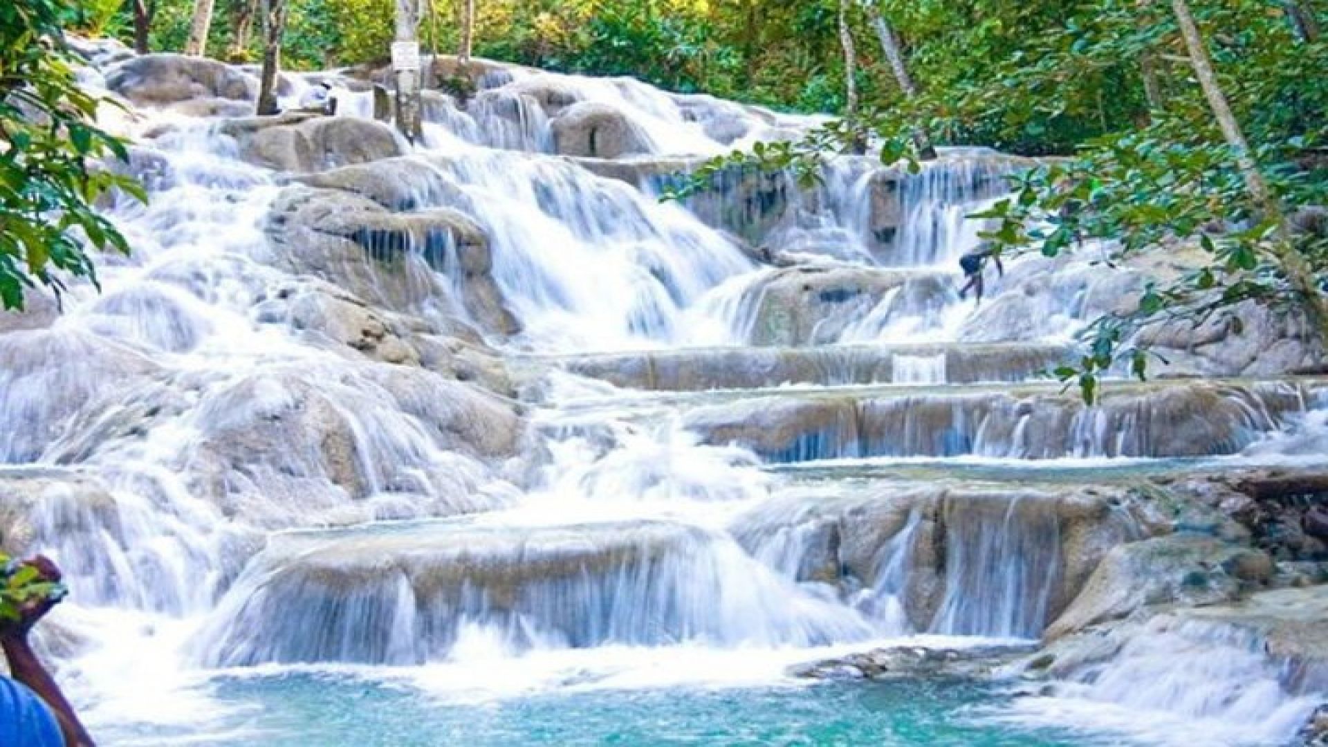 Dunn\'s River Falls and Bob Marley Mausoleum