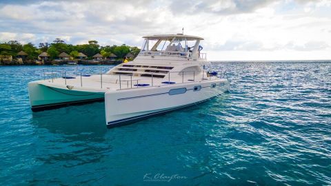 3hr Private Luxury Yacht with Snorkeling, Bar, Food