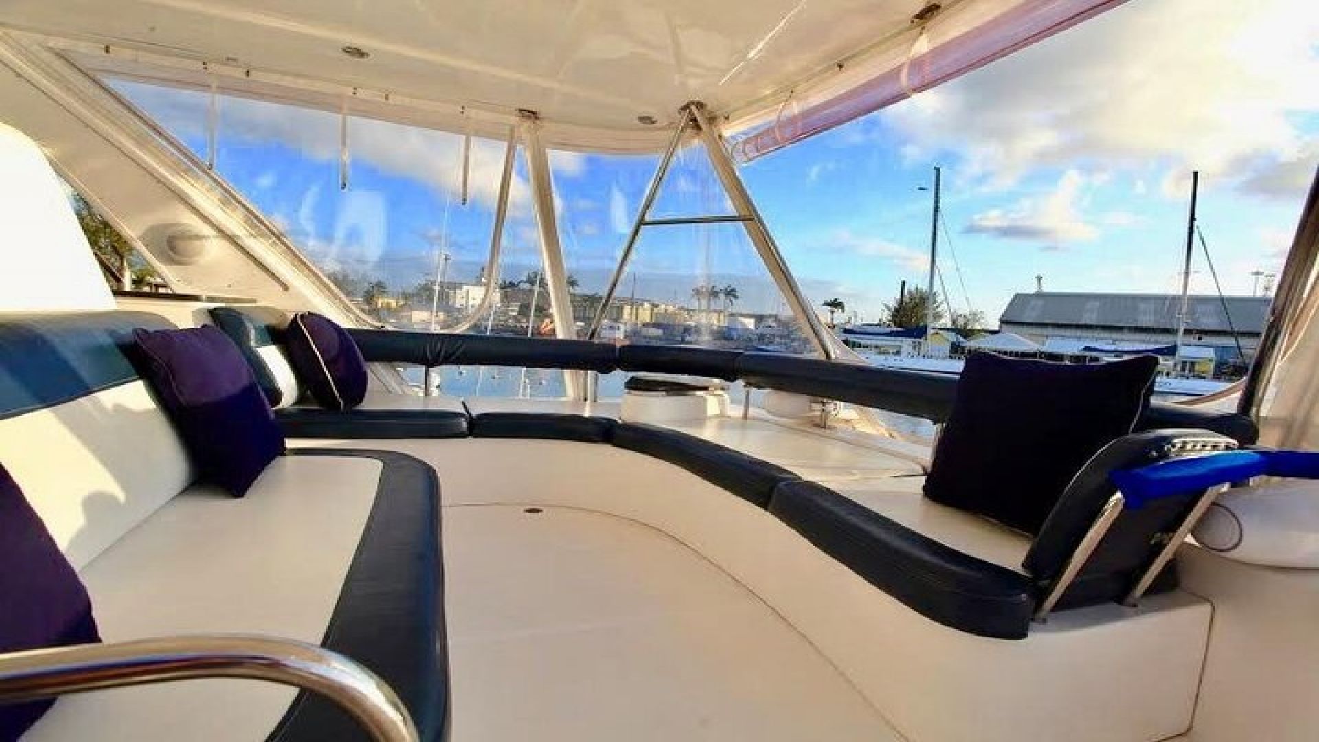 4hr Private Luxury Yacht with Snorkeling, DJ, Bar, Food