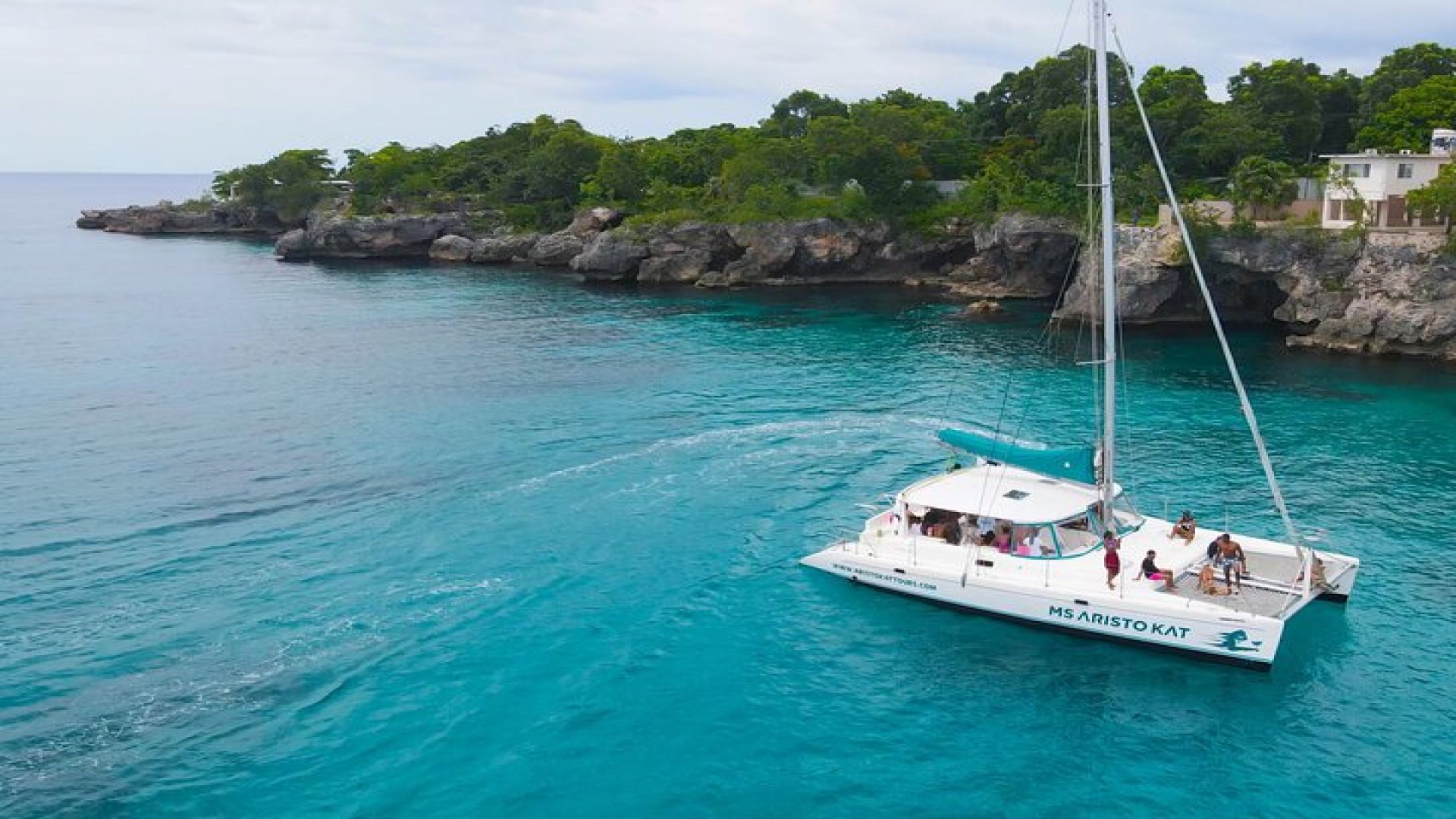 3.5hr Private Catamaran Cruise with Snorkeling, DJ, Bar, Food