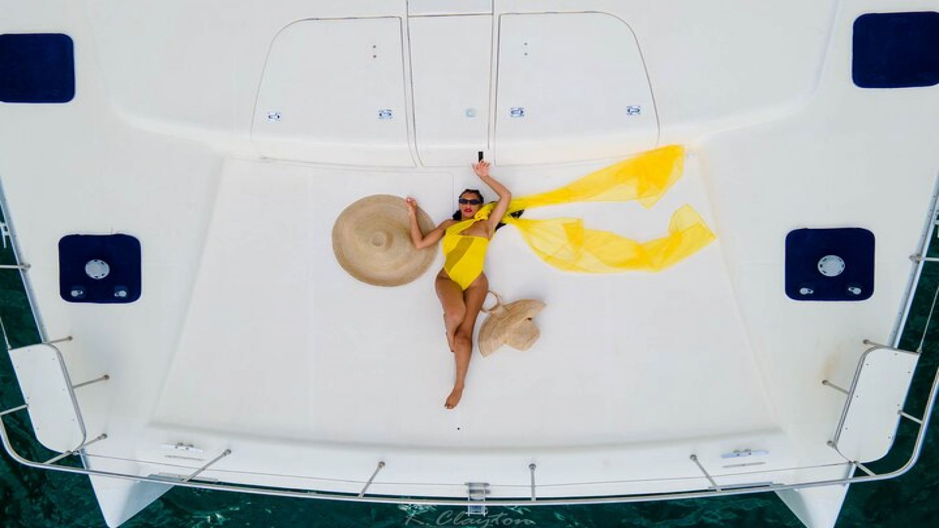 3hr Private Luxury Yacht with Snorkeling, Bar, Food