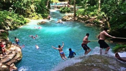 Blue Hole, Dunn\'s River Falls + Lunch & Cocktails at Bamboo Beach