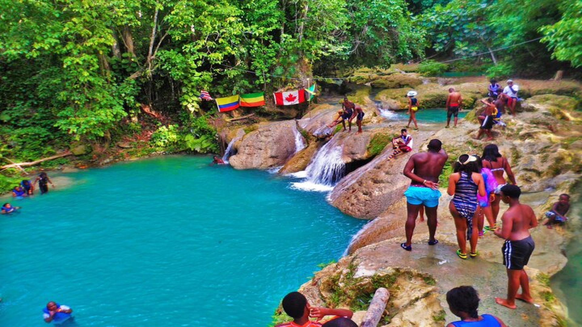 Ocho Rios: Amazing Blue Hole and Chill at Reggae Hill