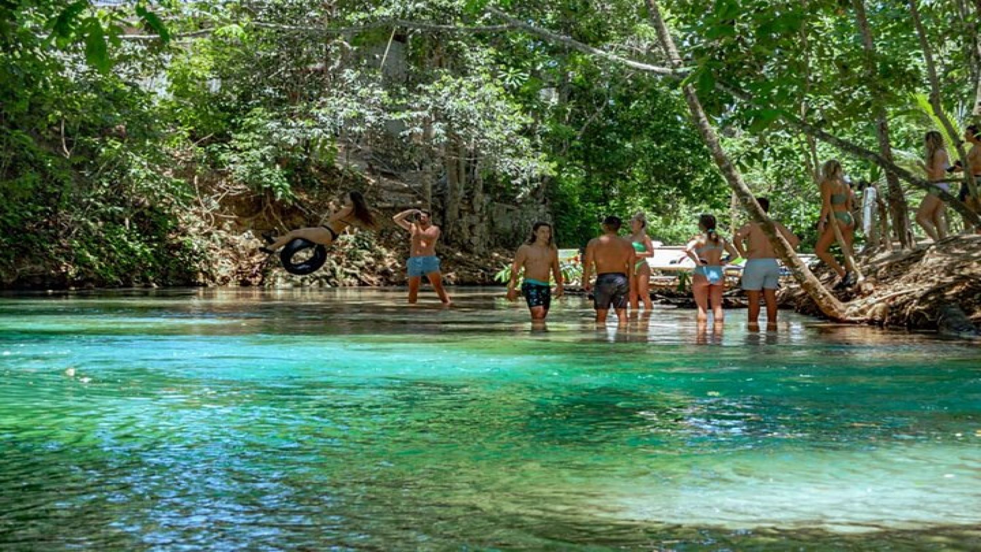 Ocho Rios: Amazing Blue Hole and Chill at Reggae Hill