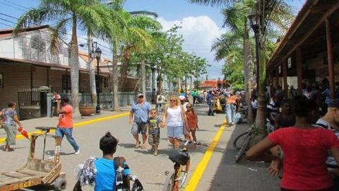 Falmouth Shore Excursion: Historic Sightseeing Tour and Doctor\'s Cave Beach