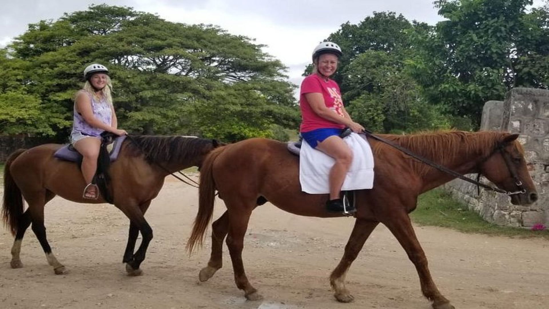 Irie Blue Hole and Horseback Riding Adventure Tour from Runaway Bay
