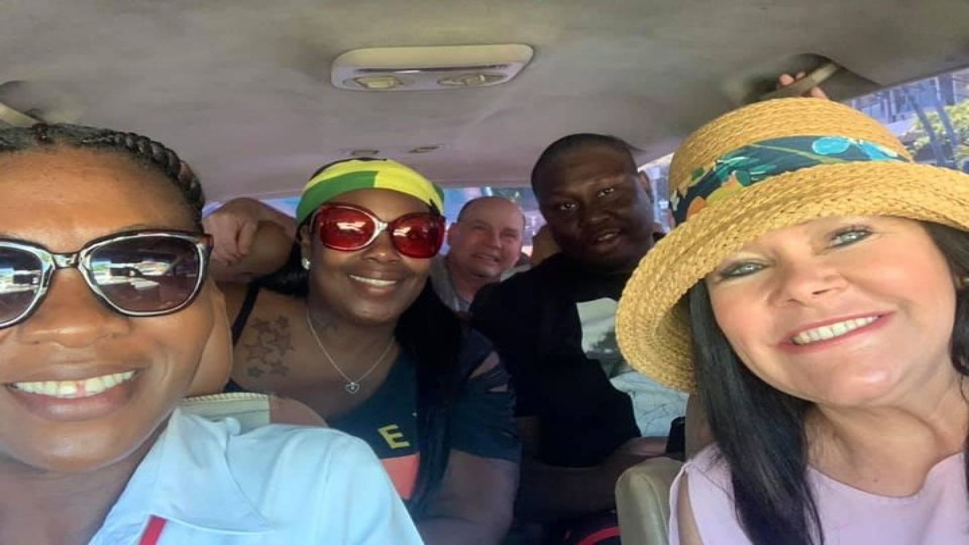 Dunn\'s River Falls and Fern Gully Highlight Adventure Tour from Falmouth