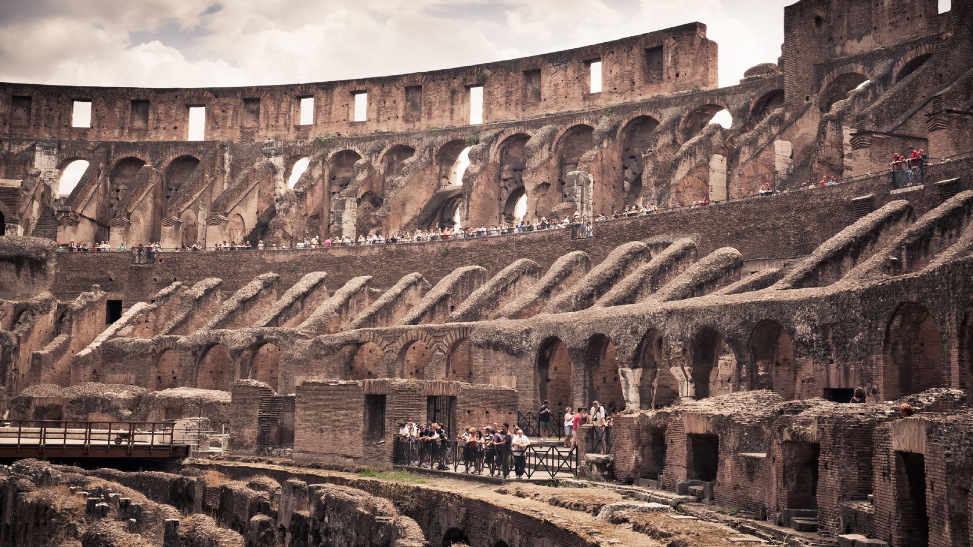 Prime: Colosseum, Palatine Hill and Roman Forum with pick up
