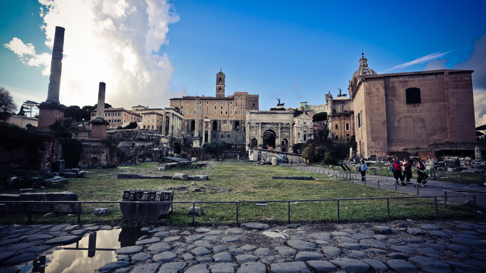 Prime: Colosseum, Palatine Hill and Roman Forum with pick up
