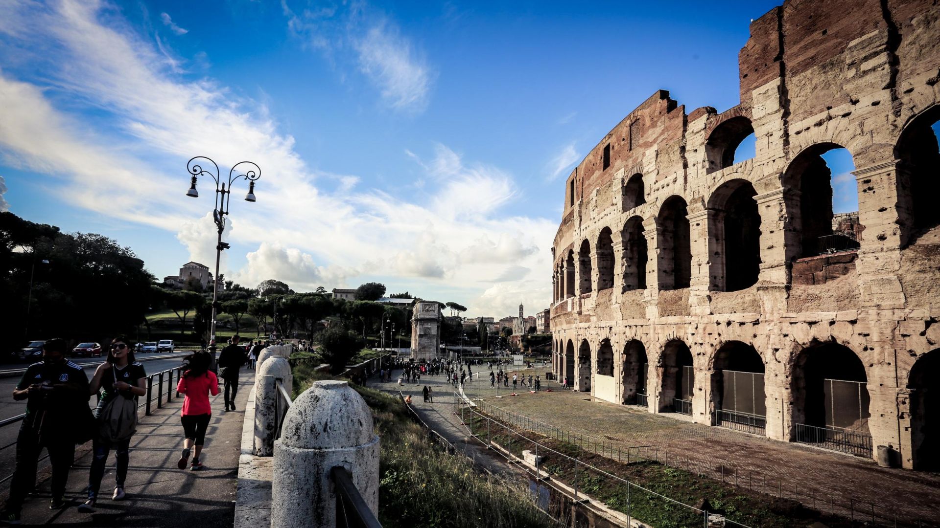 Prime: Colosseum, Palatine Hill and Roman Forum with pick up