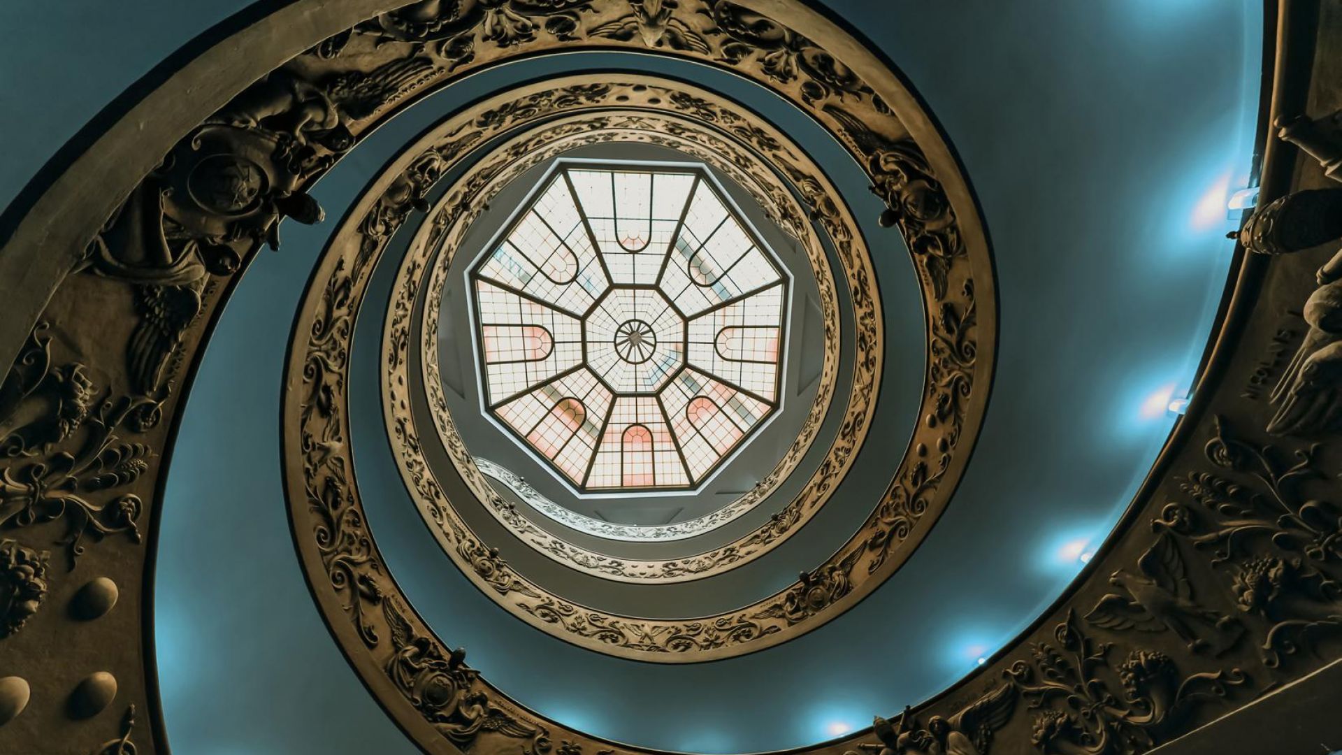 Prime: Vatican Museums, Sistine Chapel and S.Peter's Basilica meeting point