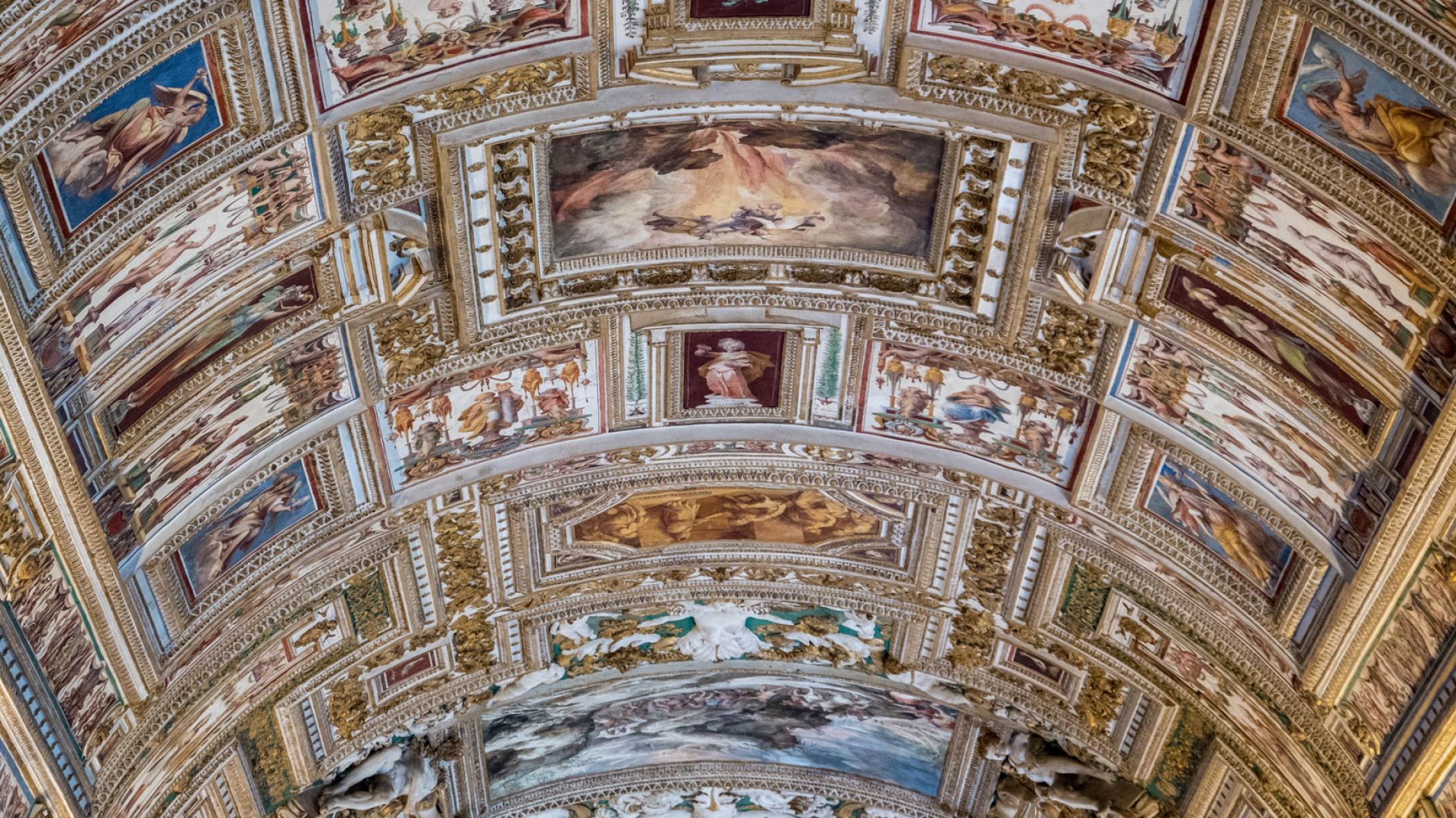 Prime: Vatican Museums, Sistine Chapel and S.Peter's Basilica meeting point