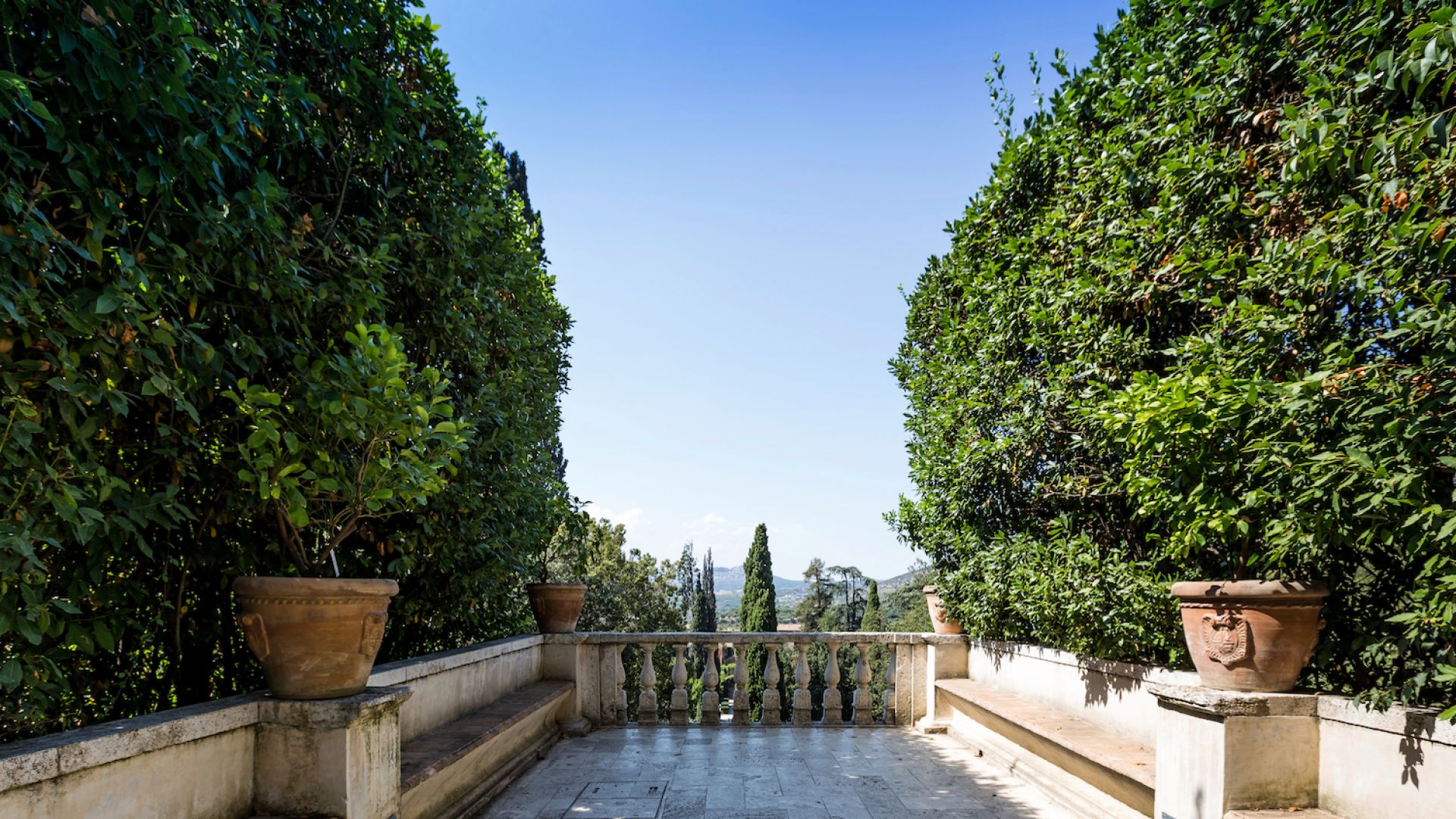 Tivoli and its Villas with Pick-up