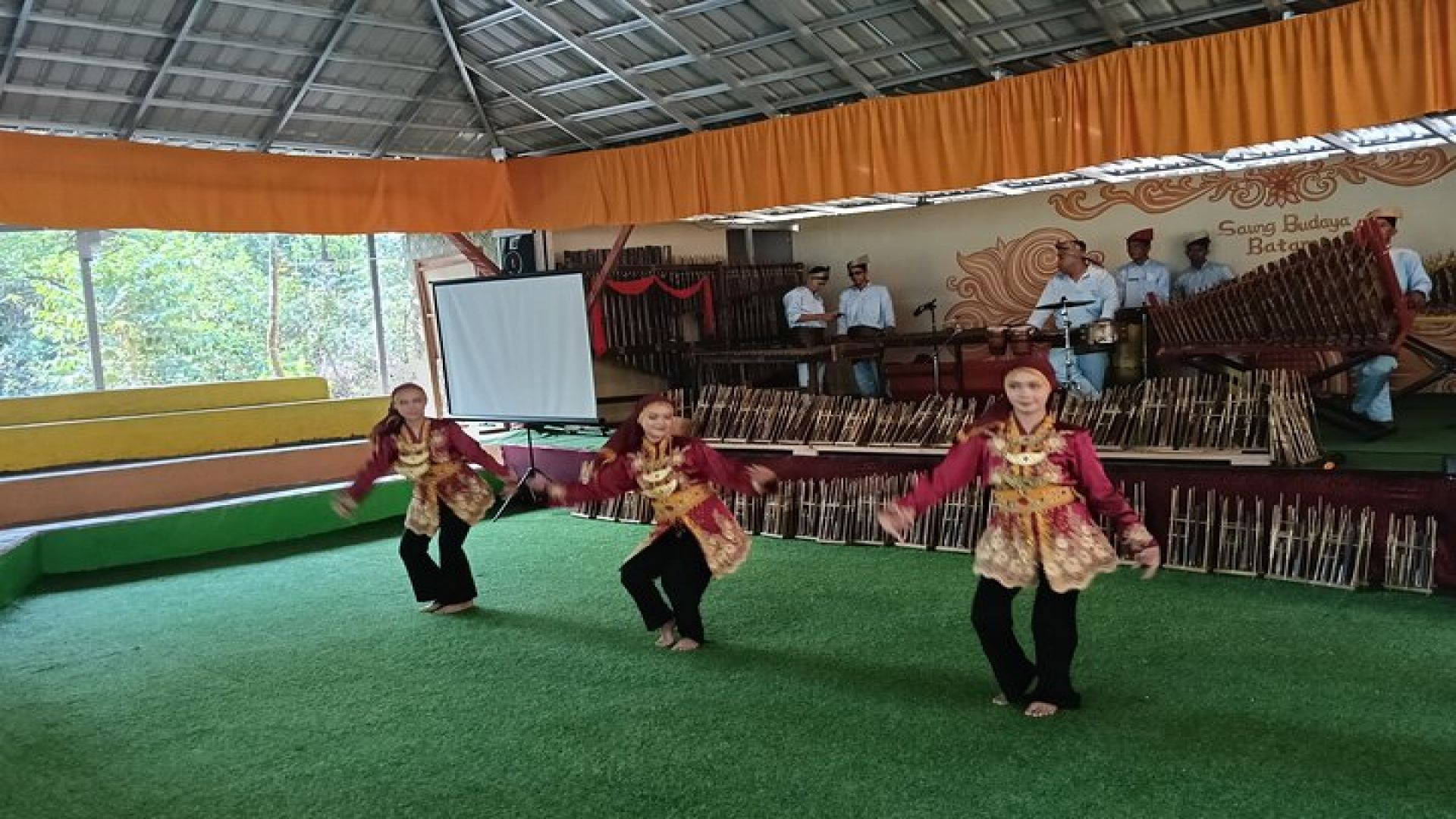 Batam Culture & City Tour w/Singapore Ferry Tix, Massage & Lunch