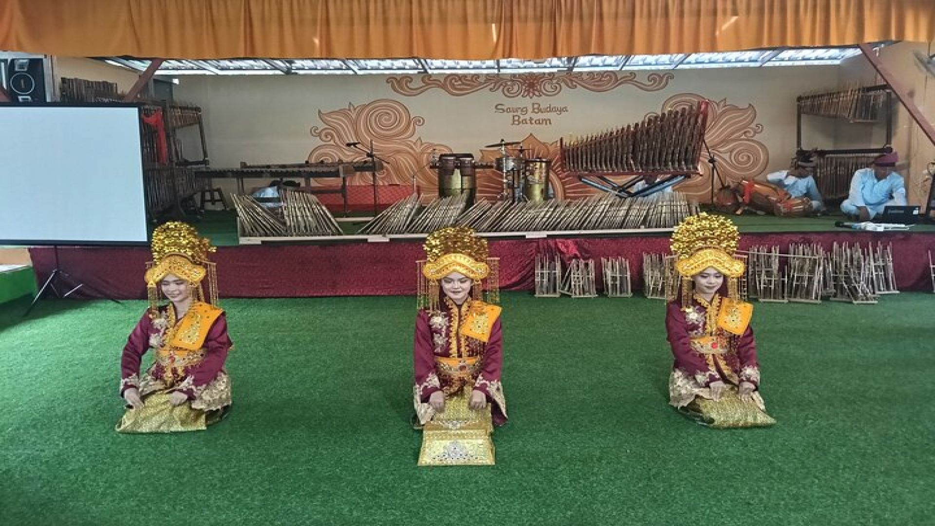 Batam Culture & City Tour w/Singapore Ferry Tix, Massage & Lunch