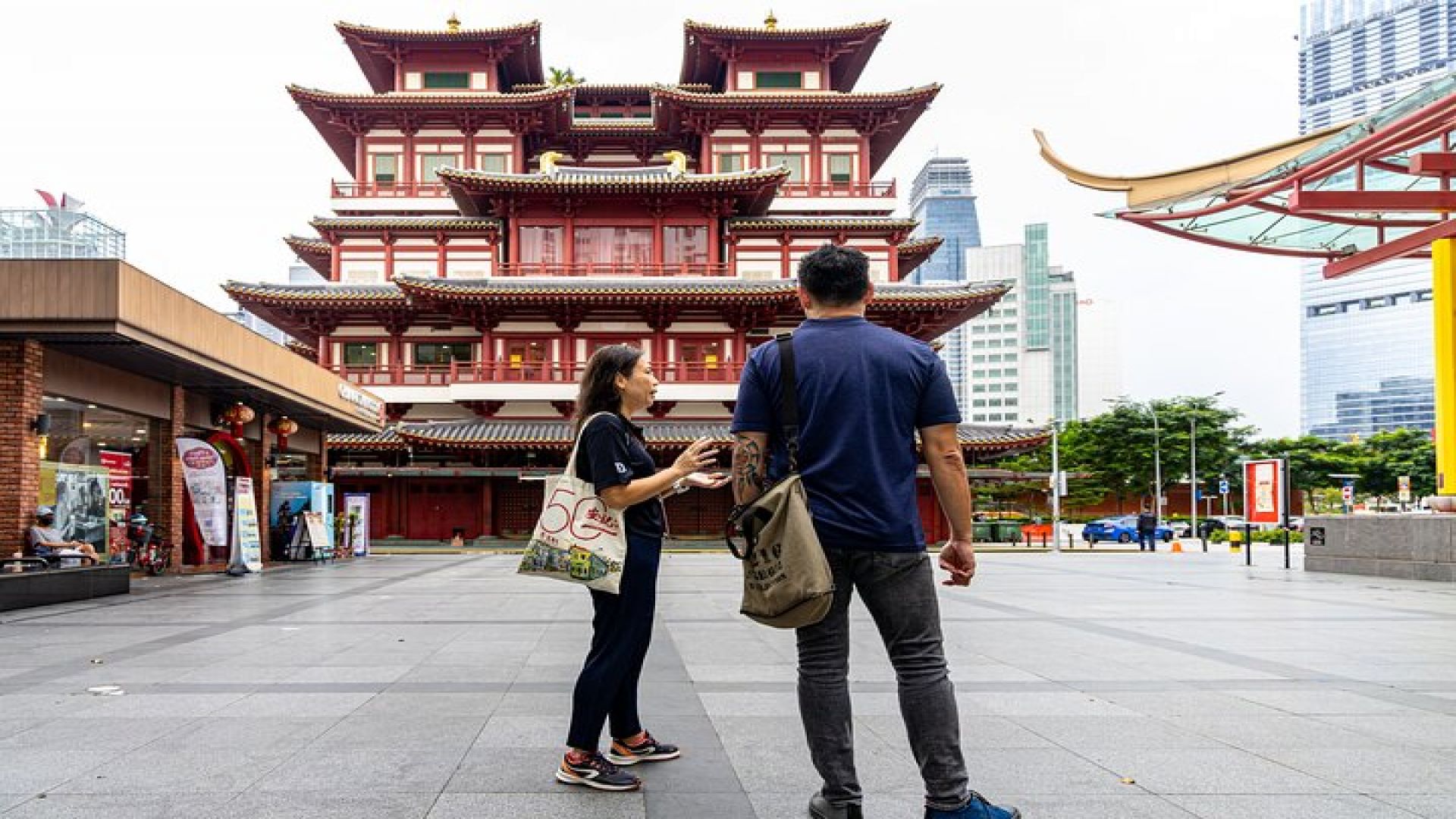 Singapore City Tour and Temples with Garden by the Bay Ticket