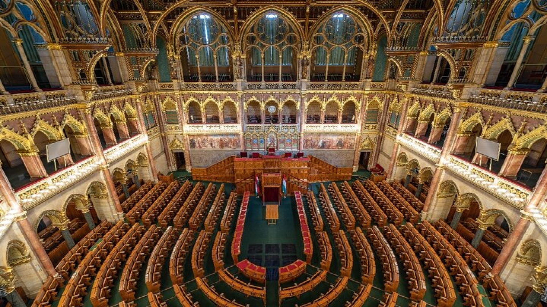 Budapest Guided Bus Tour with Danube Cruise