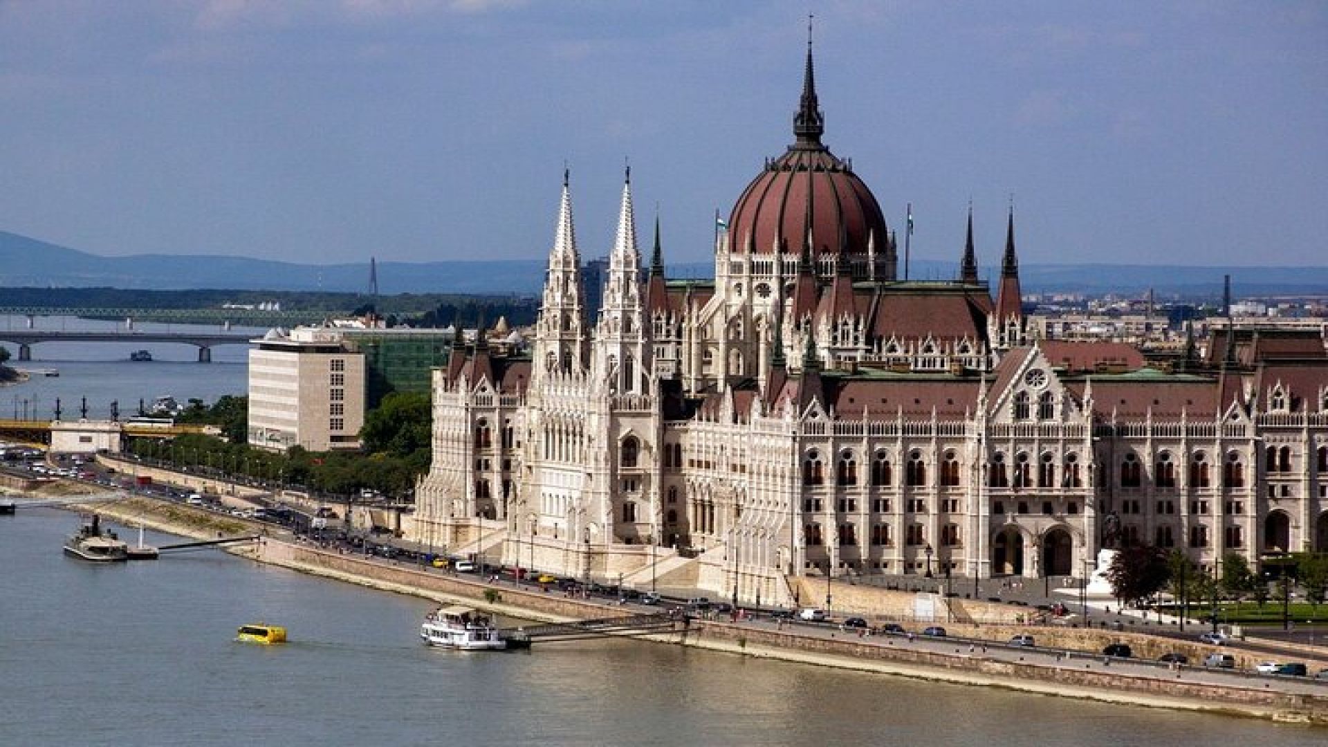 Budapest Guided Bus Tour with Danube Cruise